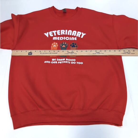 Veterinary Vet Graphic Gildan Heavy Blend Sweatshirt Crewneck Mens L Red Fleece - Picture 8 of 13